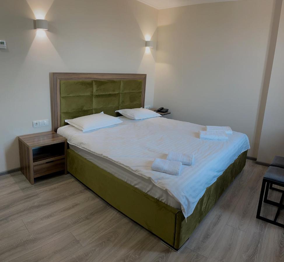Hotel Nova Bishkek Bagian luar foto